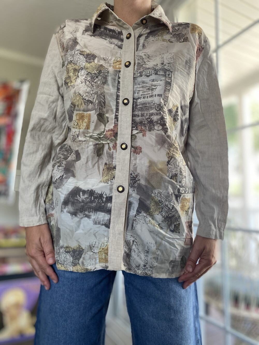 ST. JOHN Sport By Marie Gray Shirt linen and silk pictures of romantic France. M